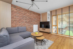 Elegant Apartment in Gdańsk with Sauna, Gym and Parking by Noclegi Renters